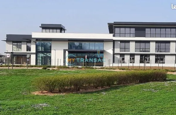 Local d'activité 3 000 m²