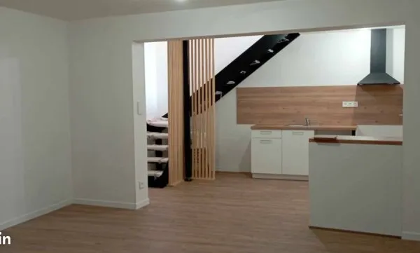 À louer - Appartement atypique T3 de 70 m² avec cour intérieure - Centre de Bazas