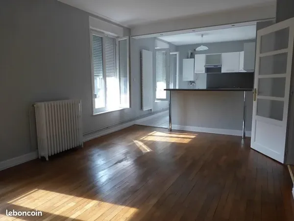 Grand F3 2 chambres dans petite résidence