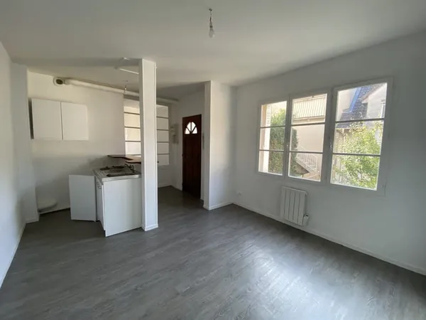RUE DE COURCELLES -