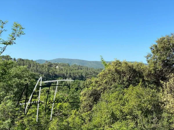 Lorgues : Terrain de 2065 m² en zone UDb