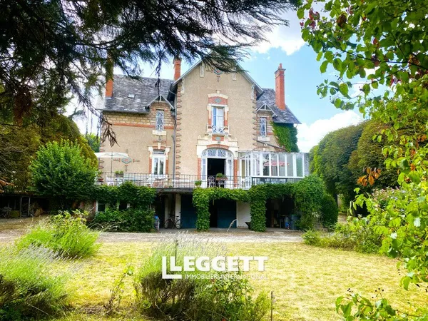 Maison 9 pièce(s), SAINT-AMAND-MONTROND