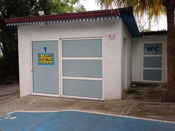 Partage d'un local prof avec table de massage