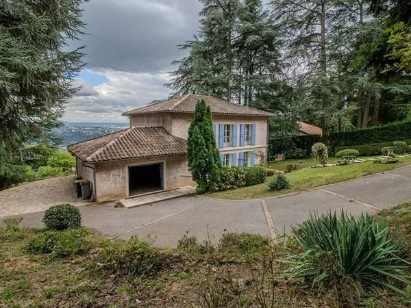 Villa 7 pièces 230 m²