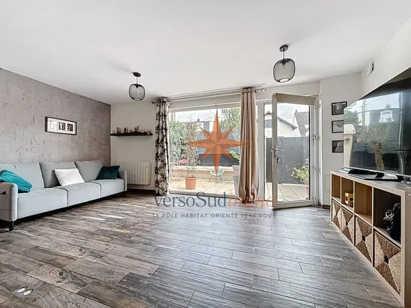 À vendre à Champs-Sur-Marne : maison avec terrasse 2 chambre