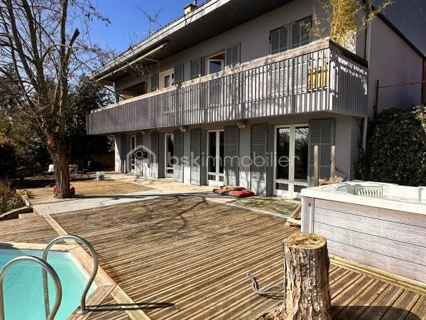 Maison 8 pièces 303 m²