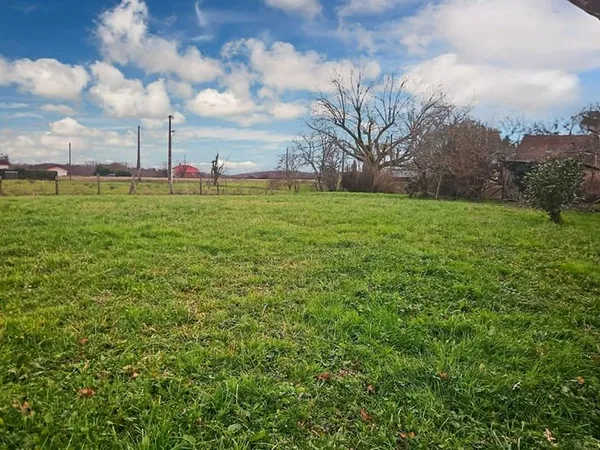 Terrain idéal pour votre futur projet à Saint Sever