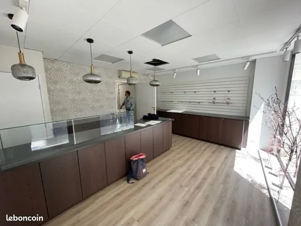 Local commercial 73 m²