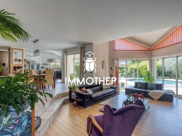 Maison 175 m² sur jardin plat de 1900 m² avec piscine et spa