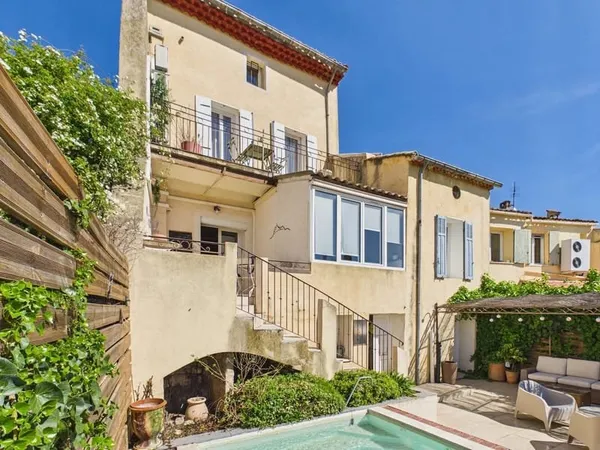 Authentique maison de village du XVIIe siècle avec terrasse, piscine et vue - à 30 min d'Aix-en-Prov