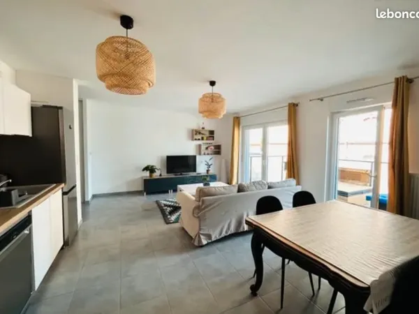 Chambre dans belle colocation calme de 86 m² proche de la gare de Colmar (3 chambres)