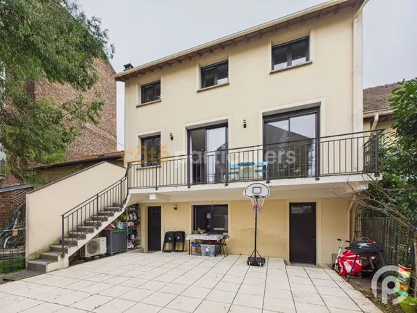 Maison récente DPE A au calme proche transports