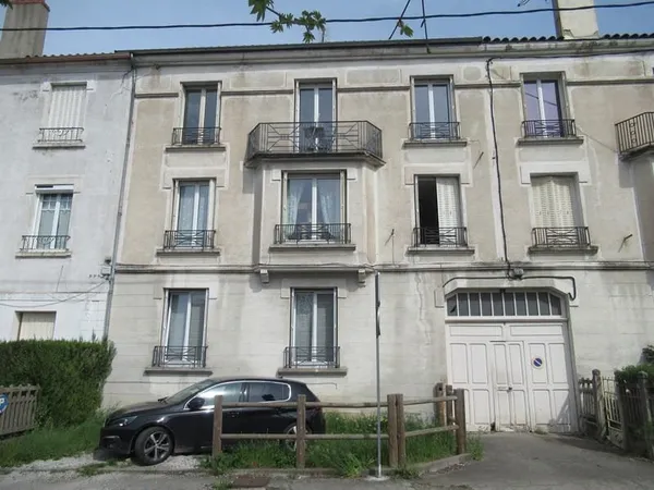 Joli immeuble comprenant 3 appartements