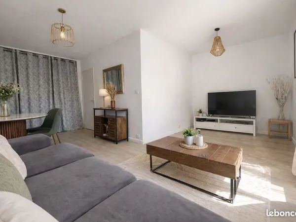 Appartement T2, très lumineux, exposé plein sud, avec place de parking