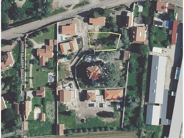 Sur les hauteurs de St Chamond au pied du Pilat Terrain plat constructible et viabilisé de 557m2 - l