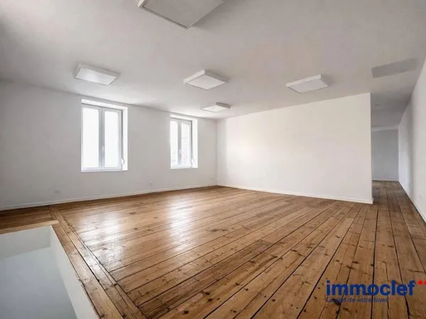 Local professionnel 127 m²