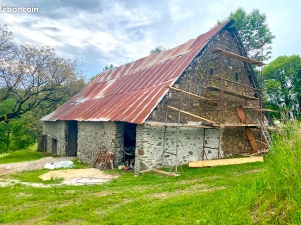 Grange à rénover intégralement sur 4500m2