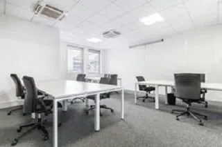 Espace de bureau ouvert tout compris pour vous-même et votre équipe à Cergy Stop & Work