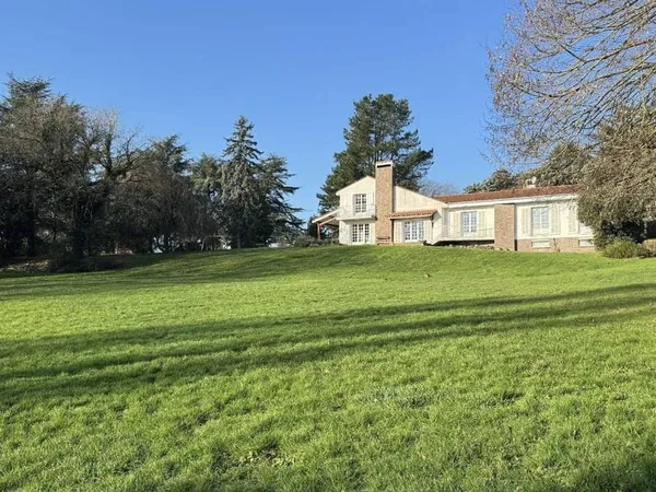 Maison 9 pièces 200 m²