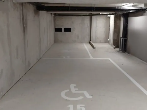 Double parkings en 1er sous-sol proche Boulevard st Roch à N