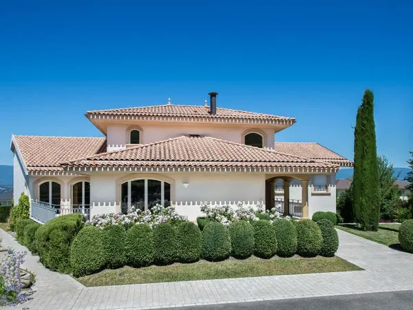PROPRIETE de 750m² à MESSERY - Vue lac