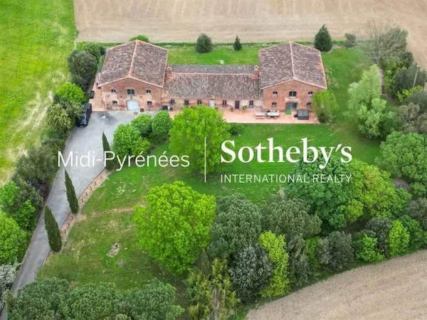 Très vaste maison de famille de 500 m² - Piscine Intérieure - Pa
