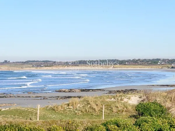 Pleine vue mer et plage à pieds pour cette demeure à louer, Pors