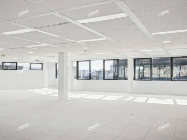 Bureau 416 m²