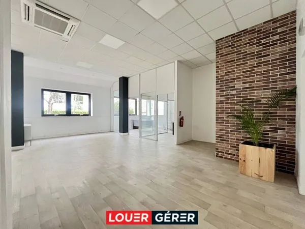 Local commercial 240 m²