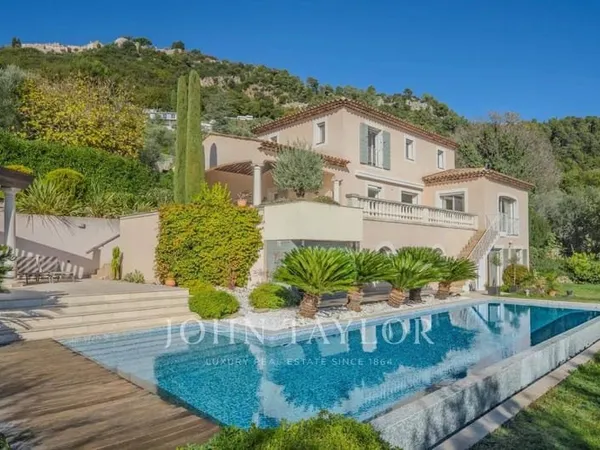 Villa 6 pièces 233 m²