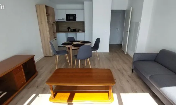 ERDEVEN : Location T2 meublé NEUF, orienté sud, dernier étage, grand balcon,