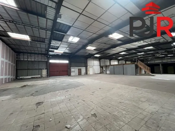 Immeuble industriel 1251 m²