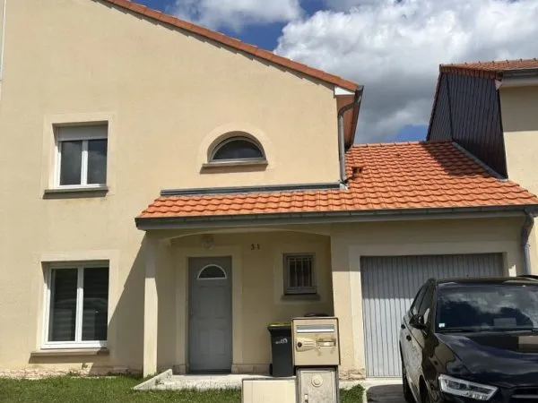 A louer à Woippy : maison avec garage