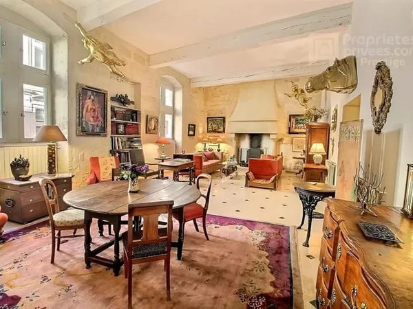 UZÈS ,Centre historique ,Exclusivité. Appartement de 181 m² en duplex, avec ascenseur privatif. 4 ch