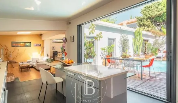Maison 7 pièces 216 m²