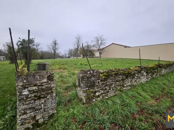 EINVIILE AU JARD, GRAND TERRAIN A BATIR DE 1 320 m² AVEC 21 M D