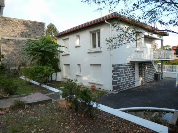 MAISON AVEC GARAGE ET JARDIN - BEAUMONT