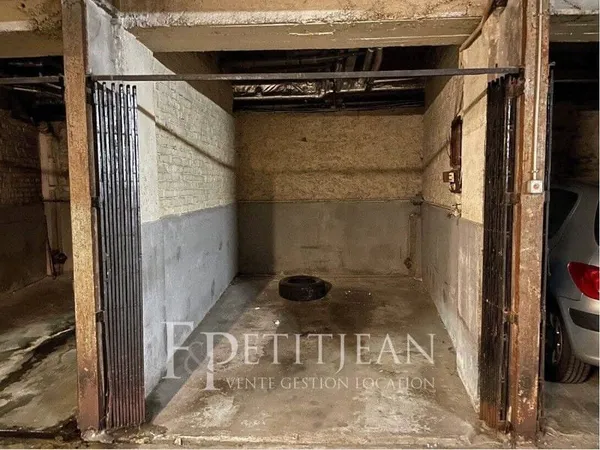 Stationnement Location Paris   230€