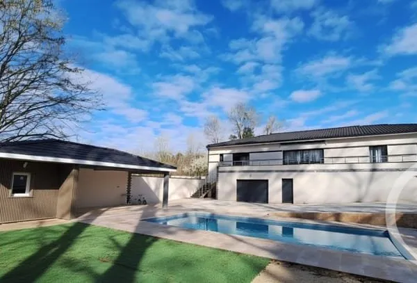 Maison 6 pièces 217 m²