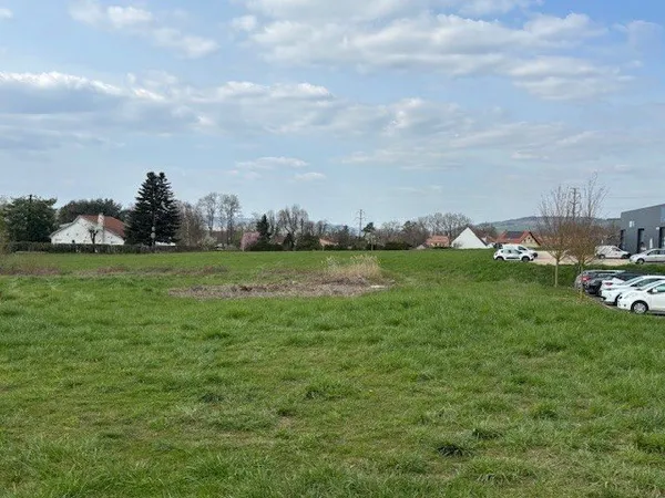 Terrain en zone artisanale