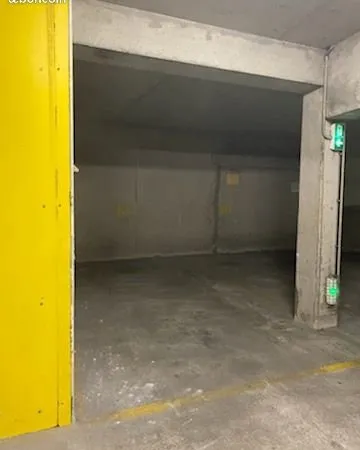 Place de parking privative - Nantes Centre (Chantiers Navals / Mellinet) - Avec ou sans locataire