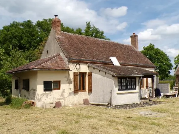 Voussac Maison avec grande grange sur 3,89 hectares de terrain