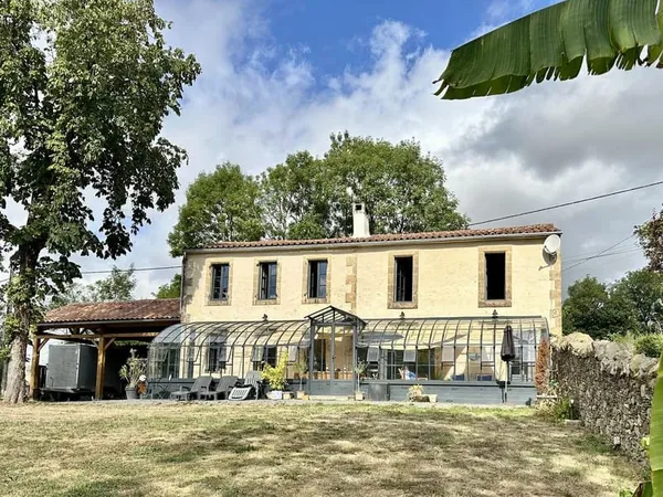 Belle maison de village en pierre entièrement rénovée au coeur du Village Médiéval