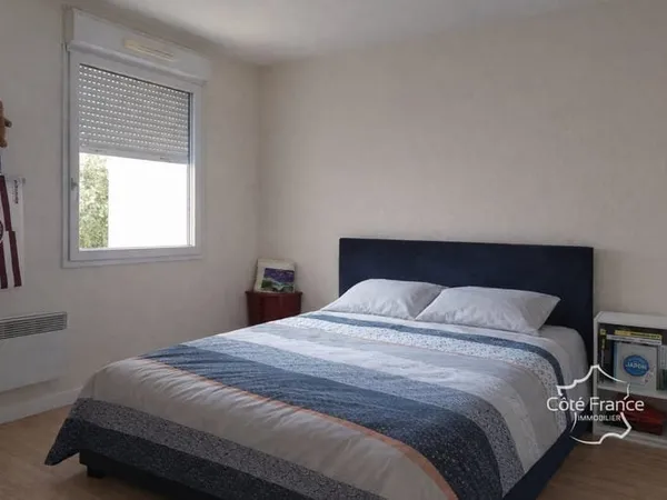 Appartement avec place de stationnement privative, vendu lib