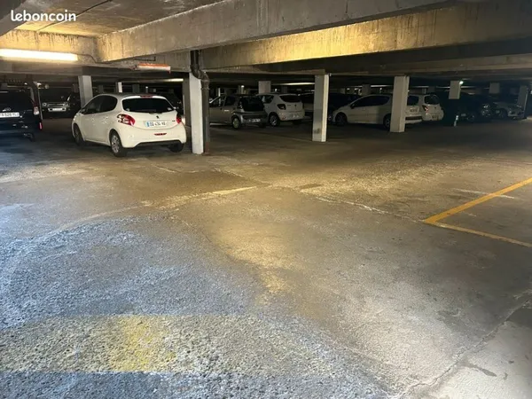 Place de parking proche gare SNCF