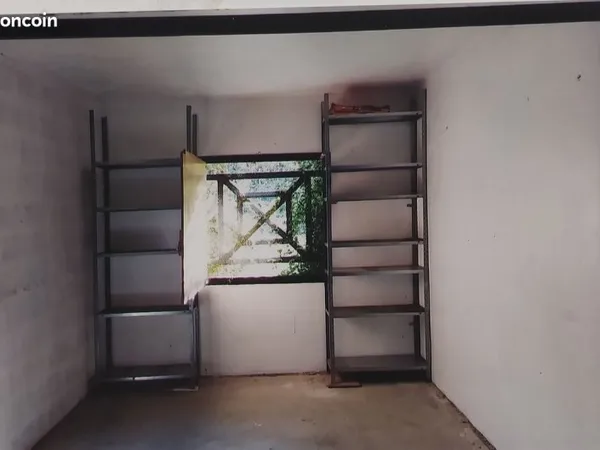 Particulier, loue garage au chemin des combes