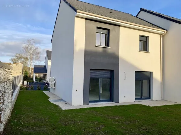 THOIRY 1 minute. Maison neuve de 4 pièces sur 276 m2.