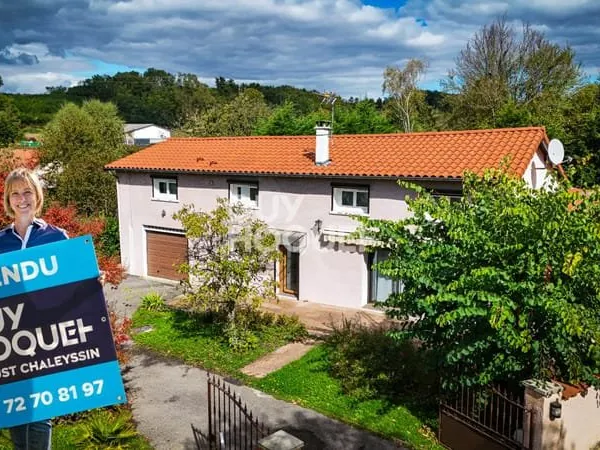 Grande maison avec terrain à Saint Georges D'Esperanche