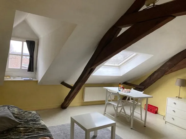 Loue chamrbe meublée en appartement