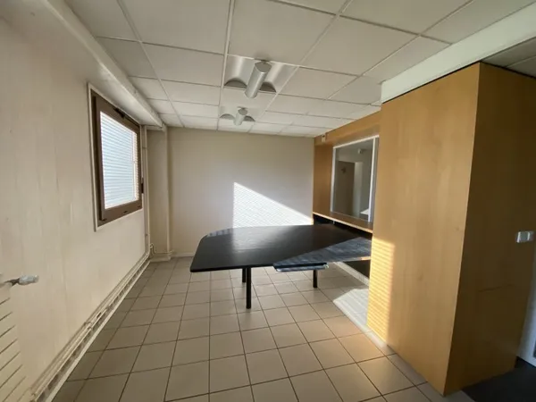 Bureaux 14 pièces 250 m²